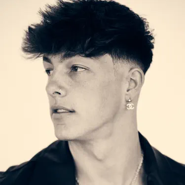 Tayler Holder Lyrics Playlists Videos Shazam