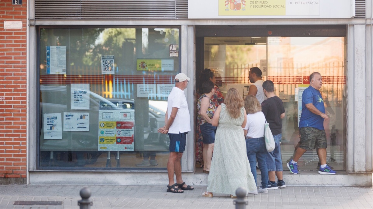 La Bajada Del Paro Marca Récord De Empleo En Julio Aunque Se Ralentiza ...