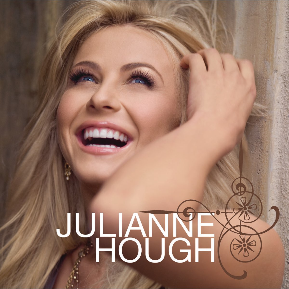 ジュリアン ハフの Julianne Hough をapple Musicで