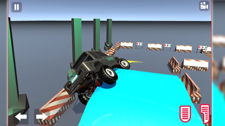 Jeep Driving On Ramp Tracks screenshot-4