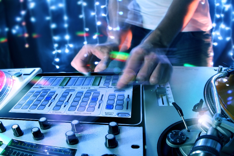 ULTIMATE DJ Dubstep EDM Maker screenshot 2