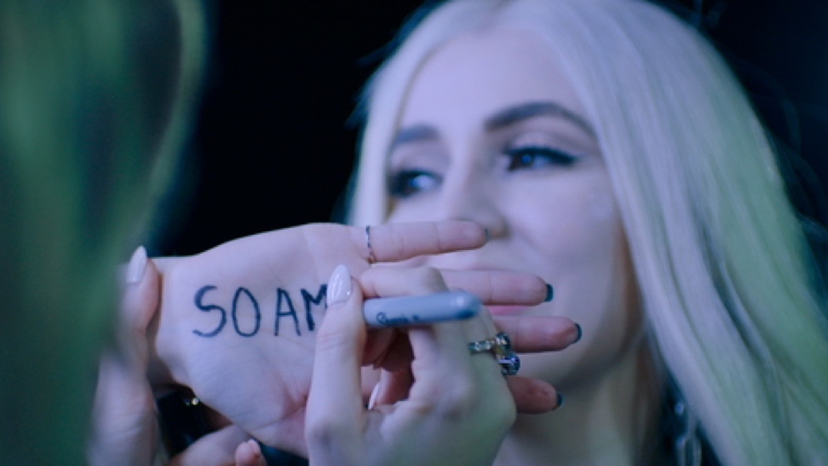 Ava музыка. Эйва Макс. Ава Макс so am i. Эйва Макс so am i. Ava Max 2023.