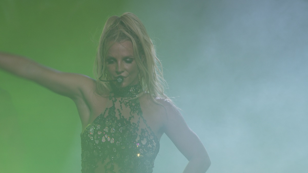 Перевод токсик бритни. Бритни Спирс Toxic. Бритни Спирс Vevo. Бритни Спирс Токсик. Britney Spears Toxic 2003.