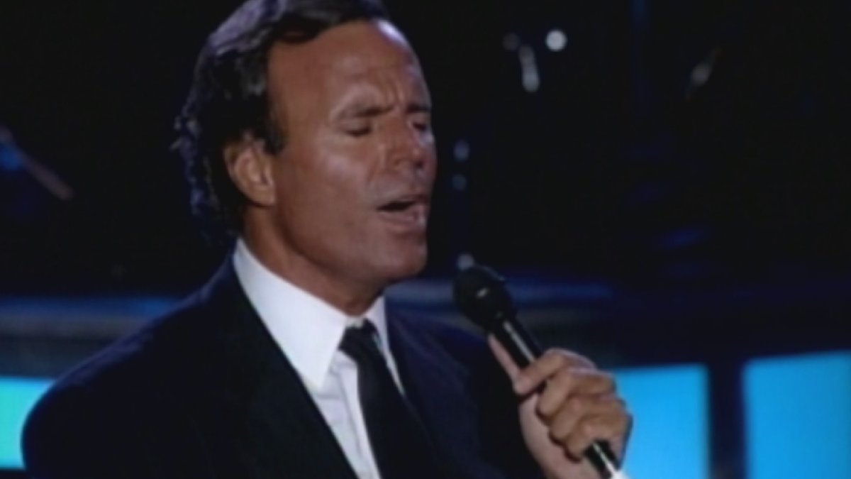 Can’t help Falling in Love Хулио Иглесиас. Julio Iglesias Starry Night. Julio Iglesias Фанарт Concert. Julio Iglesias Night Star Concert.