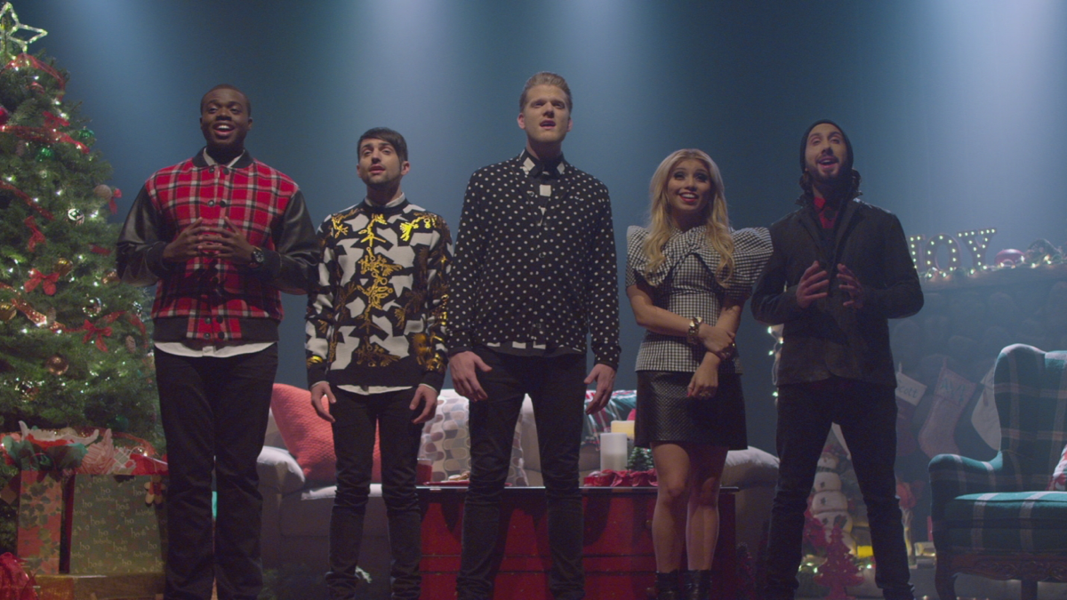 Рождество клипы. Pentatonix Кристмас. Christmas to me видео. Песня пентатоникс мери Кристмас слушать бесплатно.