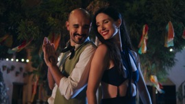 Abrazándonos Abel Pintos & Francisca Valenzuela Pop in Spanish Music Video 2022 New Songs Albums Artists Singles Videos Musicians Remixes Image