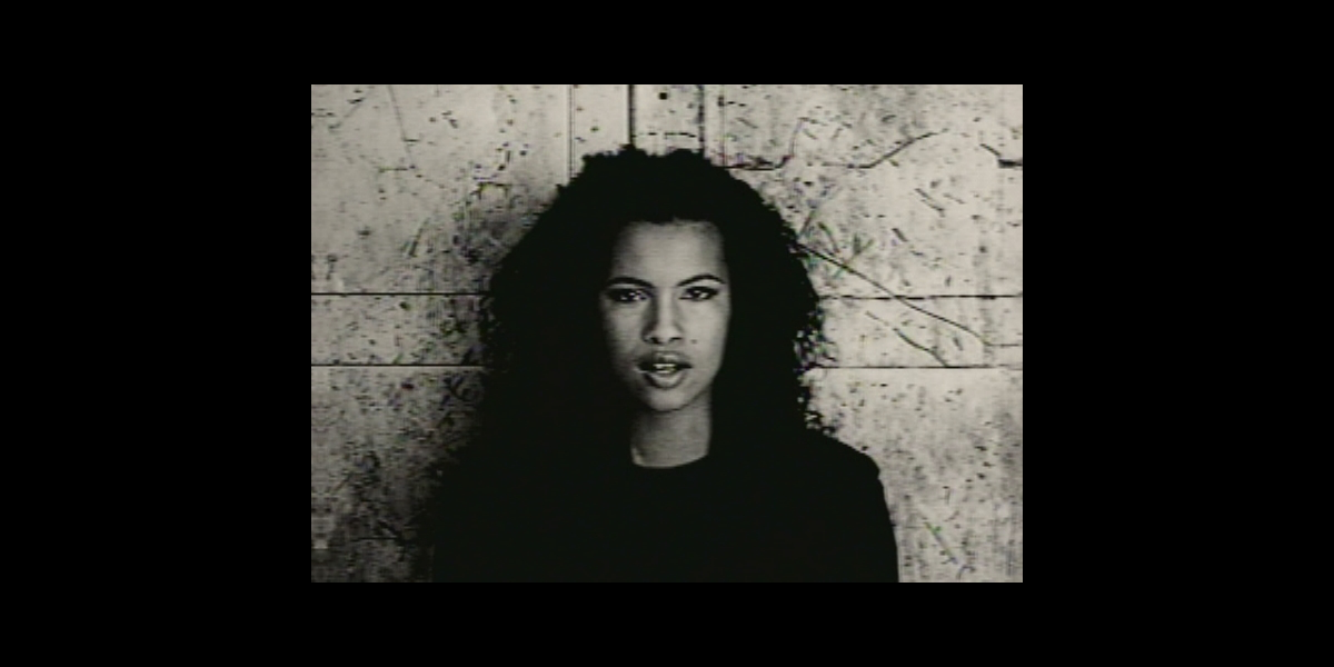 7 second neneh cherry youssou. Нене черри. Певица Neneh Cherry. Neneh Cherry в молодости. Youssou Ndour 7 seconds ft. Neneh Cherry.