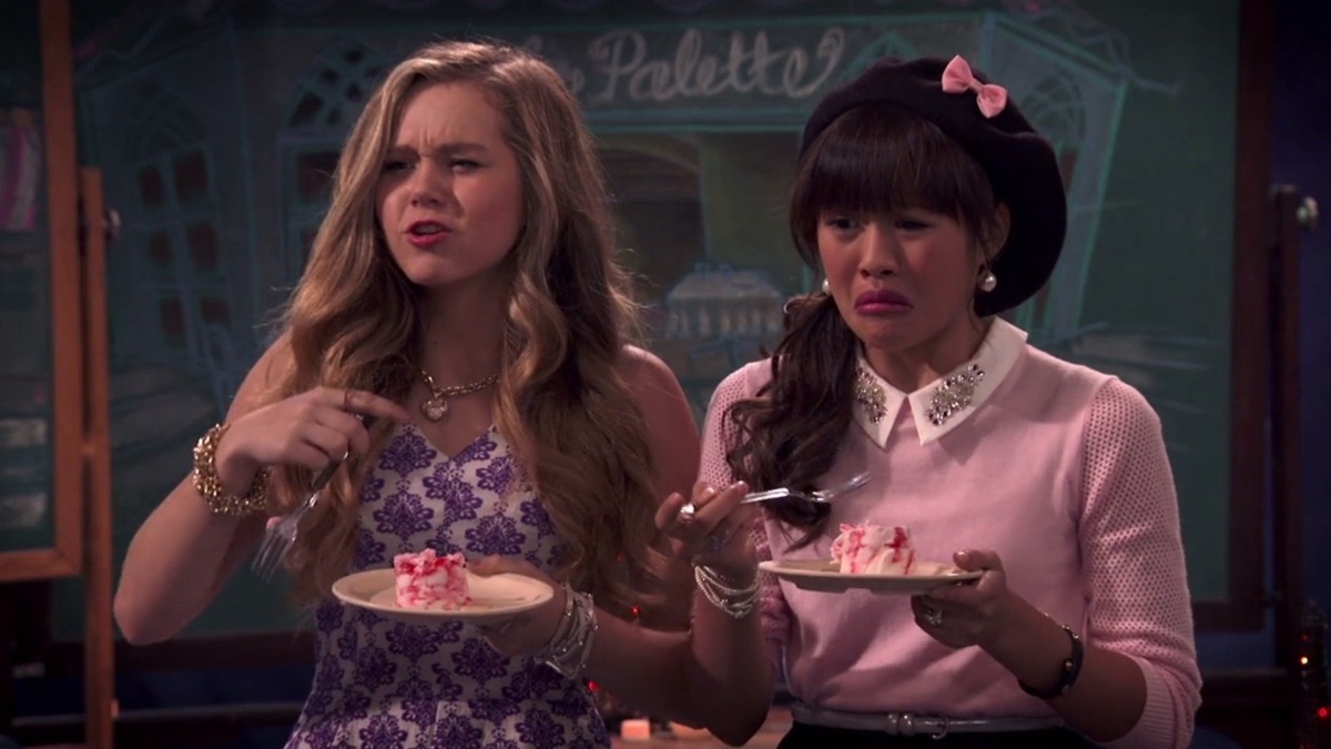 Bromantically Challenged - Bella and the Bulldogs (Season 1, Episode 9